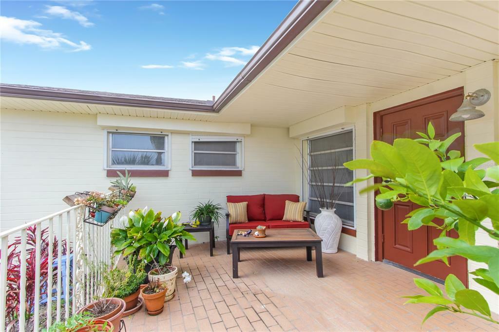 Property Photo: 2702 S Peninsula Drive FL 32118