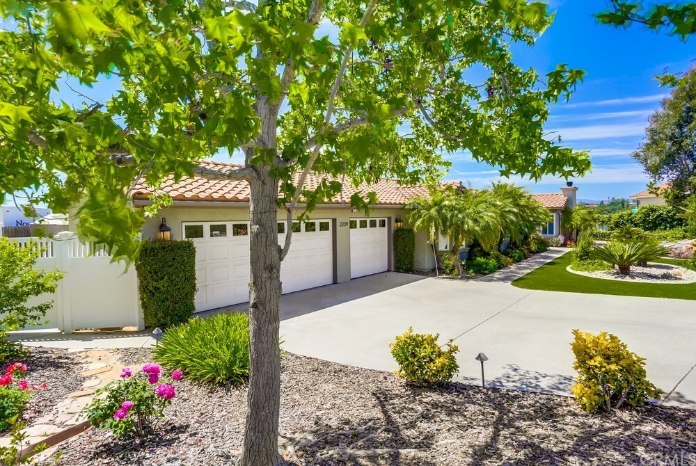 Property Photo:  2239 Crest Hill Lane  CA 92028 