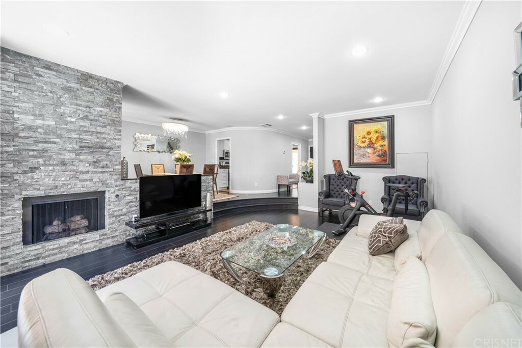 Property Photo: 5243 Yarmouth Avenue 31 CA 91316