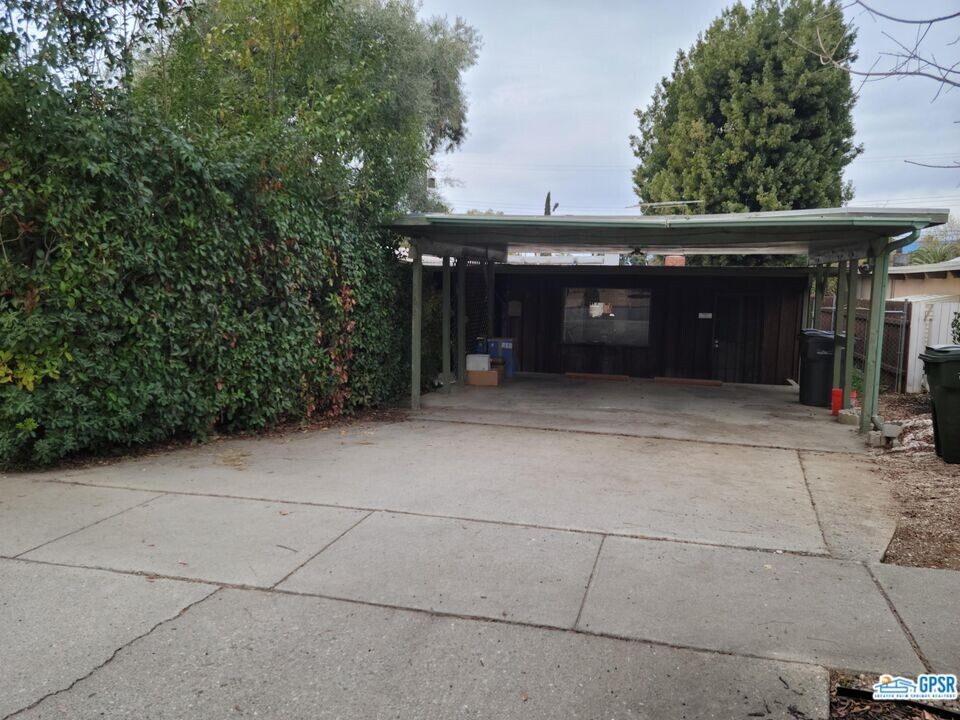 Property Photo:  964 W Clifton Avenue  CA 92373 
