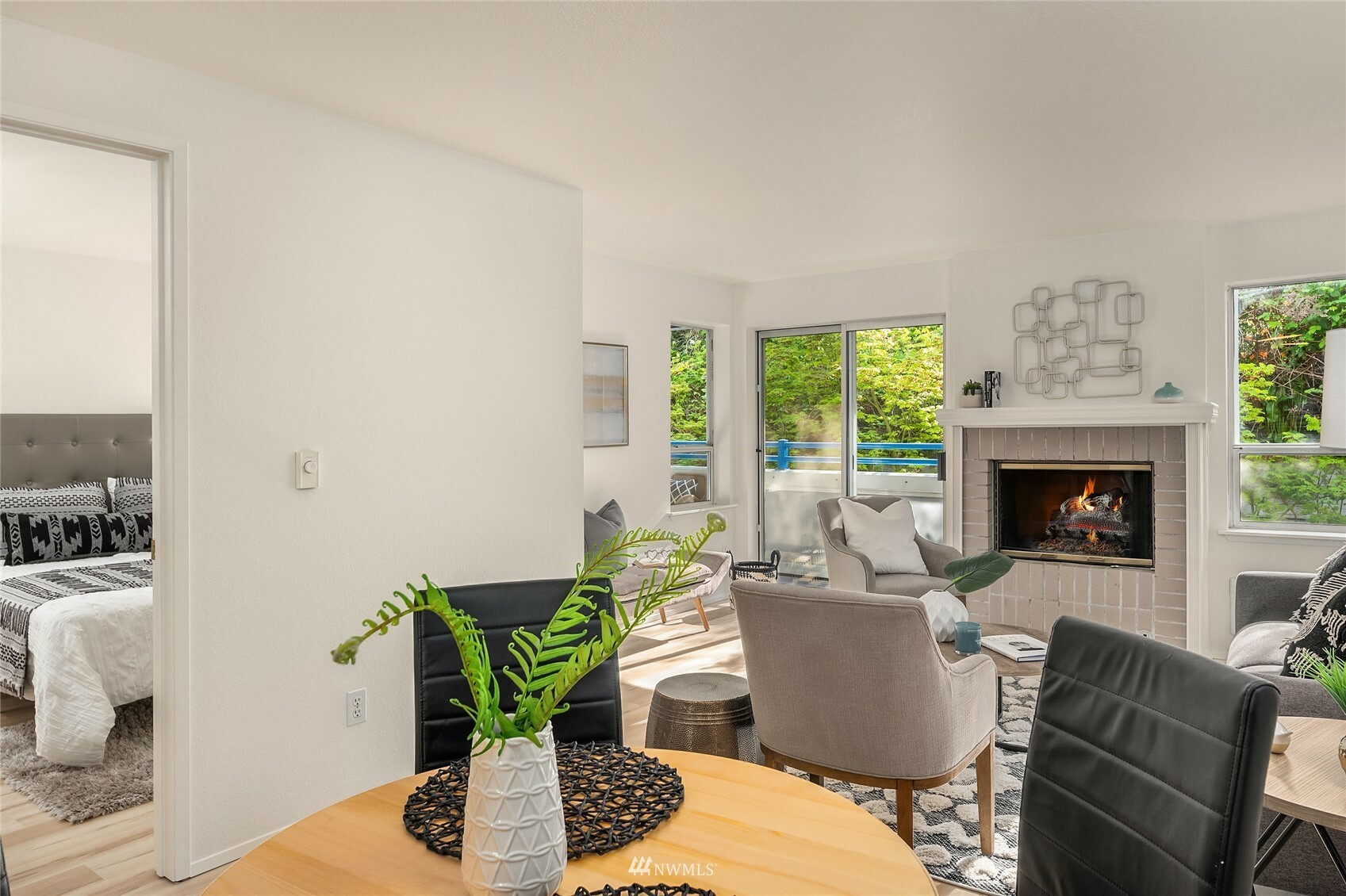 Property Photo: 2244 13th Avenue W 405 WA 98119