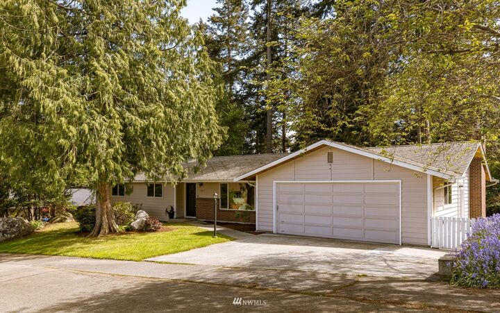 Property Photo:  1057 SW 4th Avenue  WA 98277 