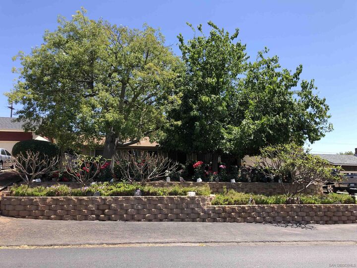 Property Photo: 1461 Arlington Pl CA 92021