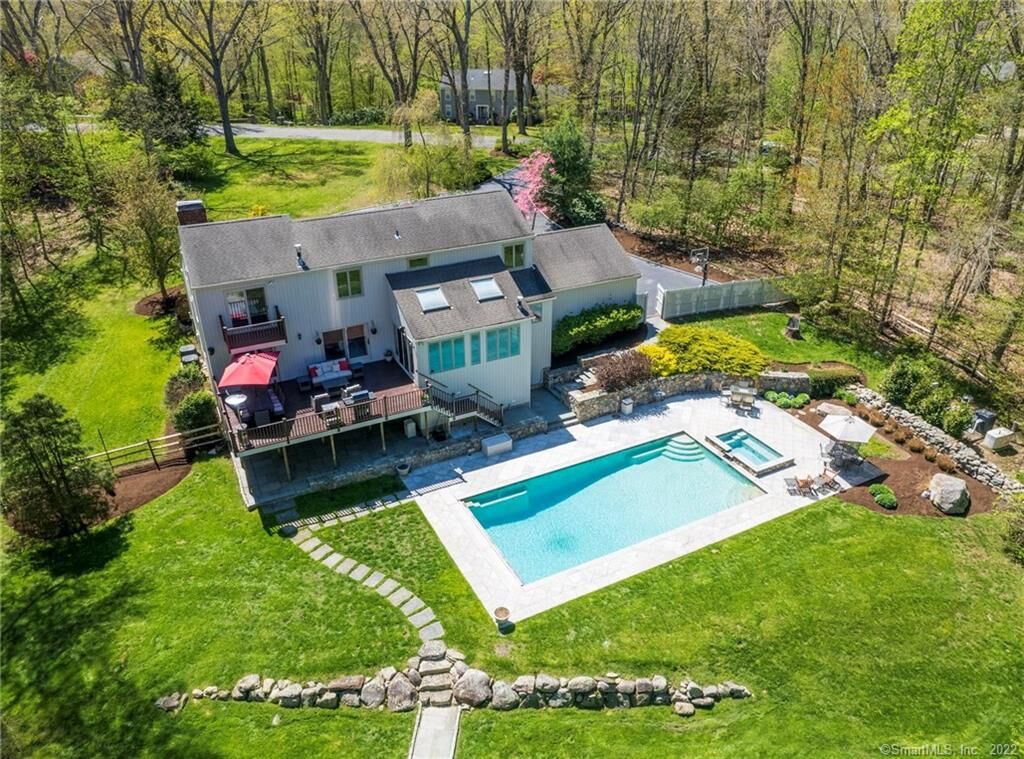 Property Photo: 31 Silver Ridge Common CT 06883