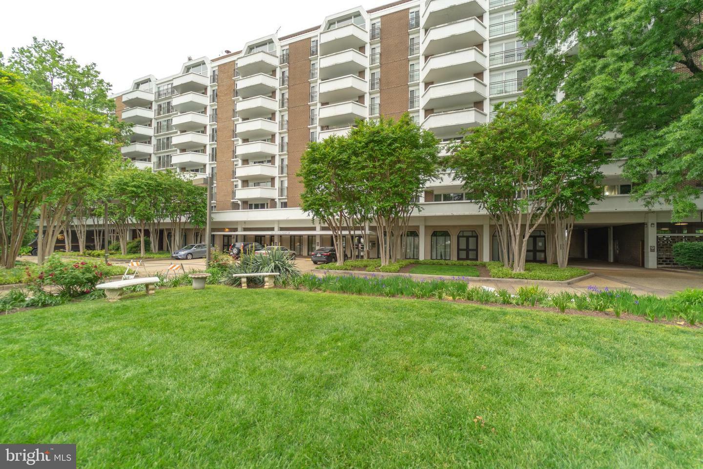 Property Photo: 700 7th Street SW 119 DC 20024