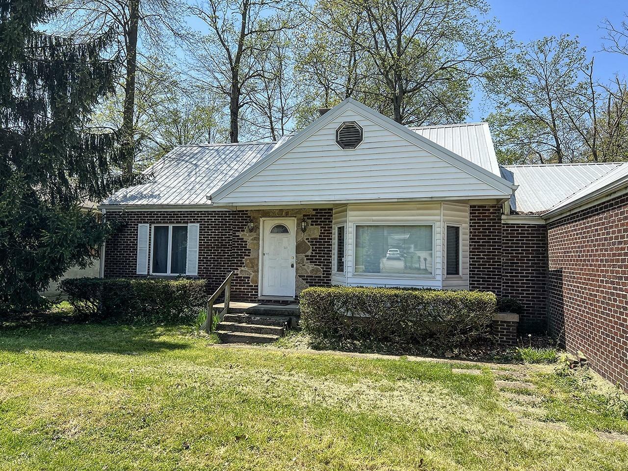 Property Photo:  1708 Dix Rd  OH 45042 