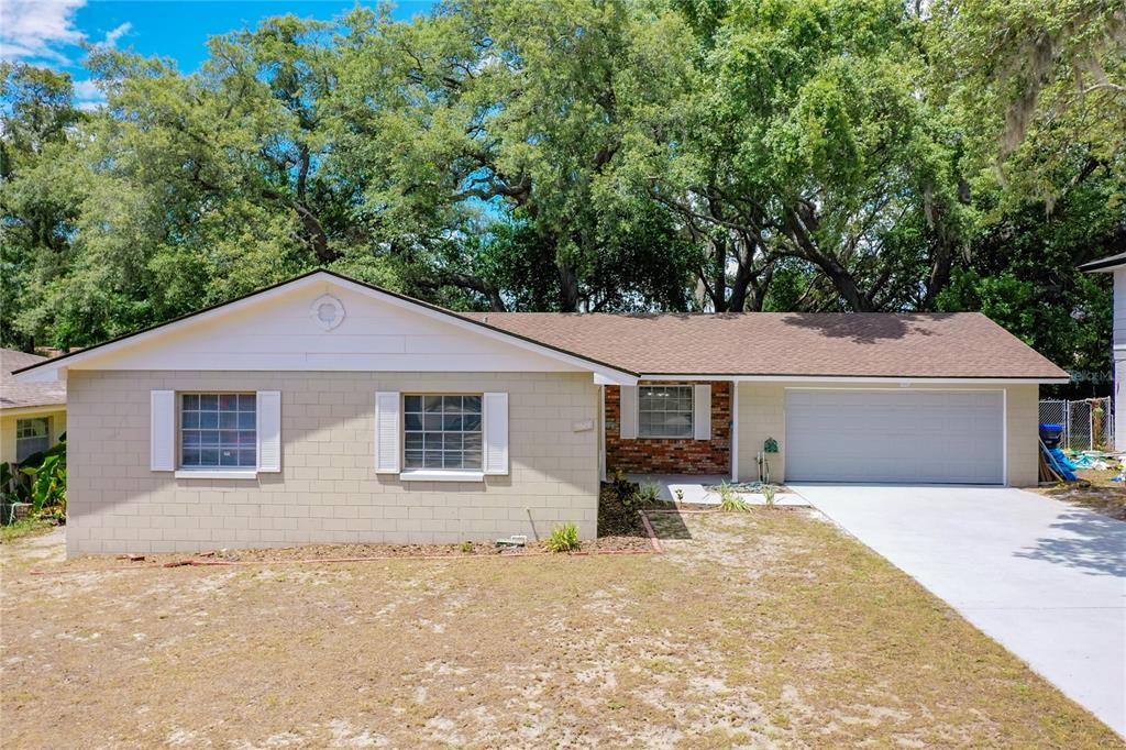 Property Photo: 6609 Kristin Court FL 32818