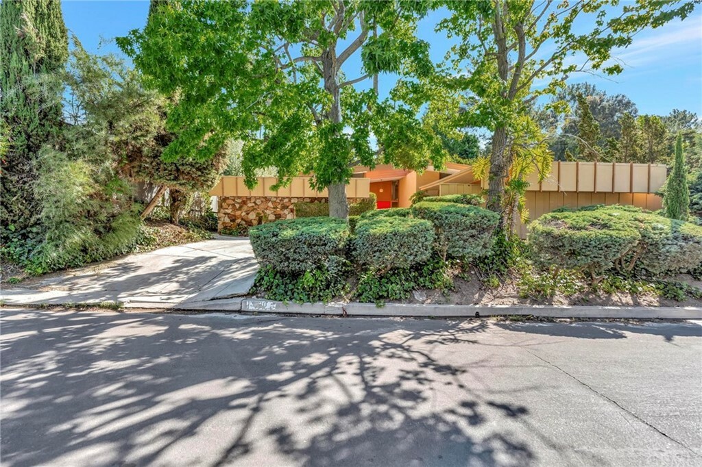 Property Photo:  3130 Nichols Canyon Road  CA 90046 