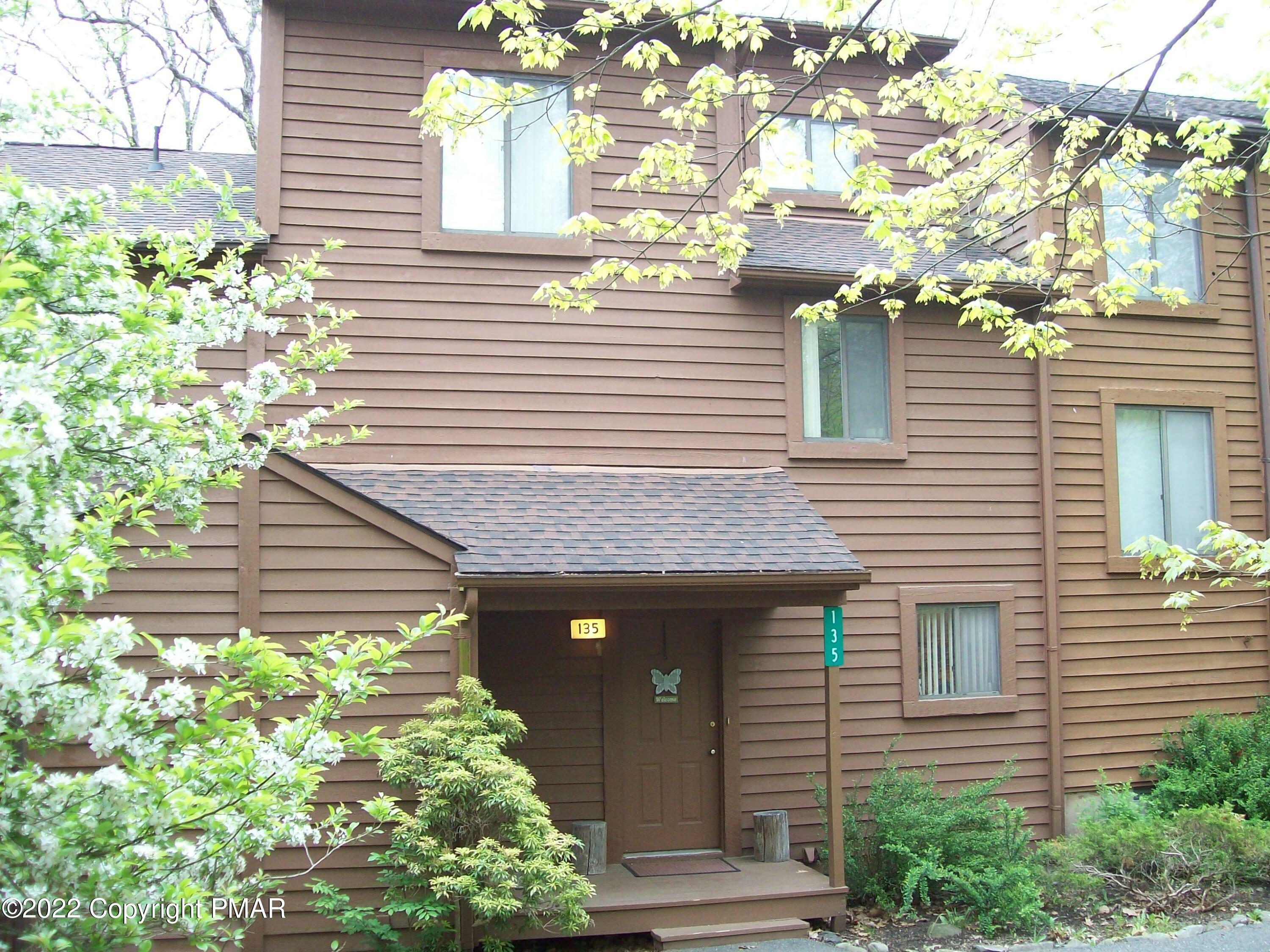 Property Photo:  135 English Ct  PA 18324 