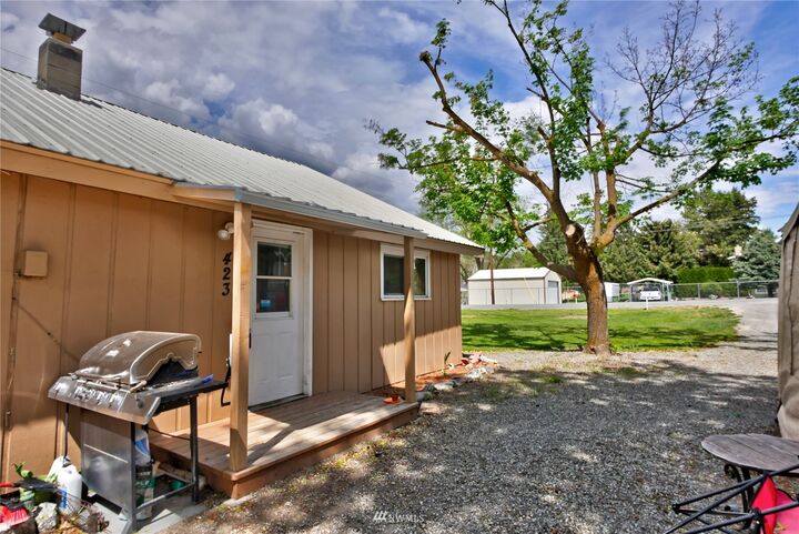 Property Photo: 423 3rd Avenue W WA 98841