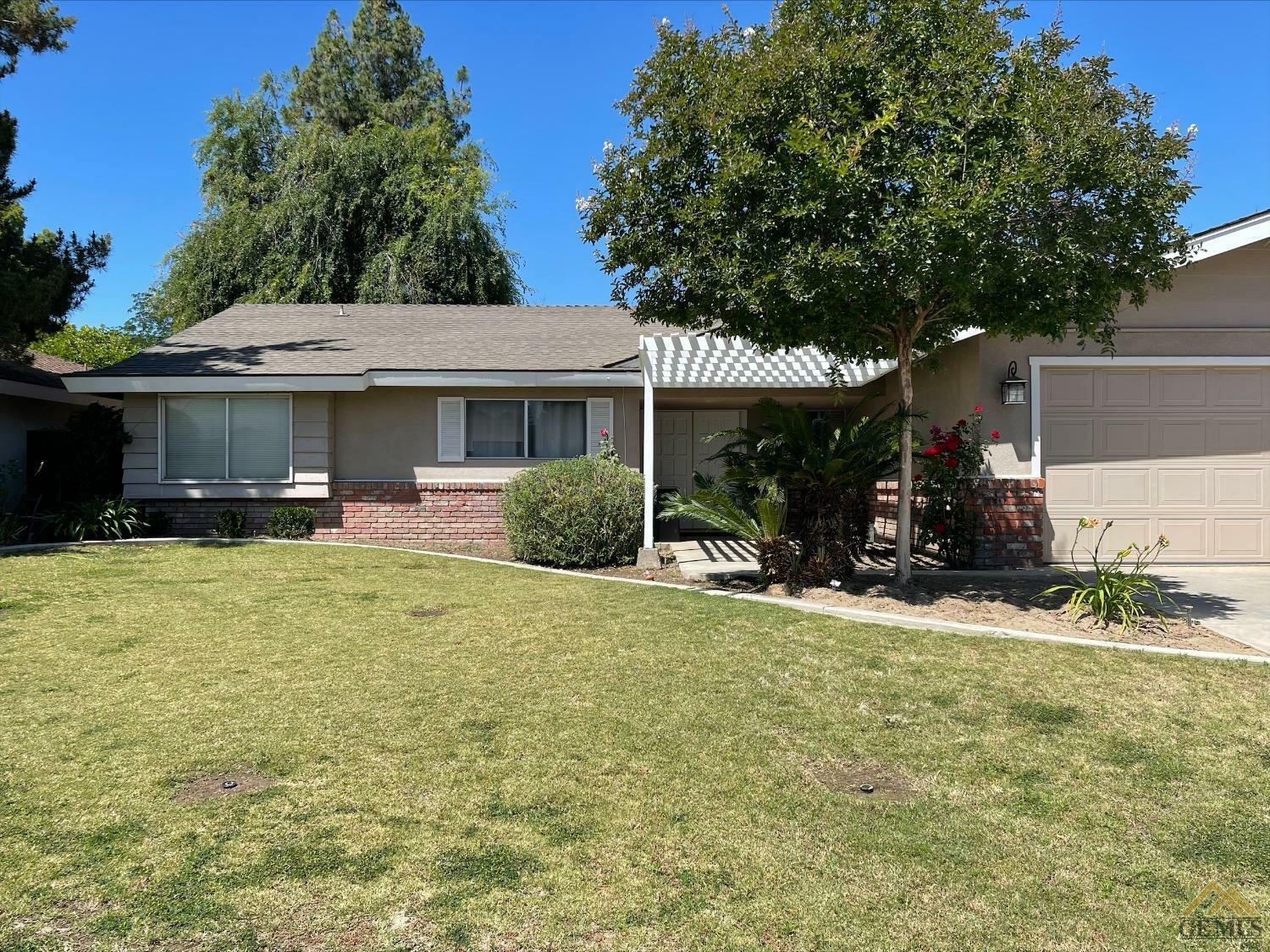 Property Photo:  2401 Westminster Drive  CA 93309 