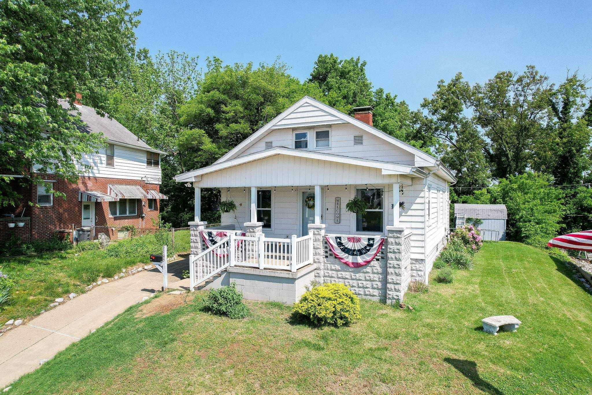 Property Photo:  2705 Forest Avenue  IN 47712 