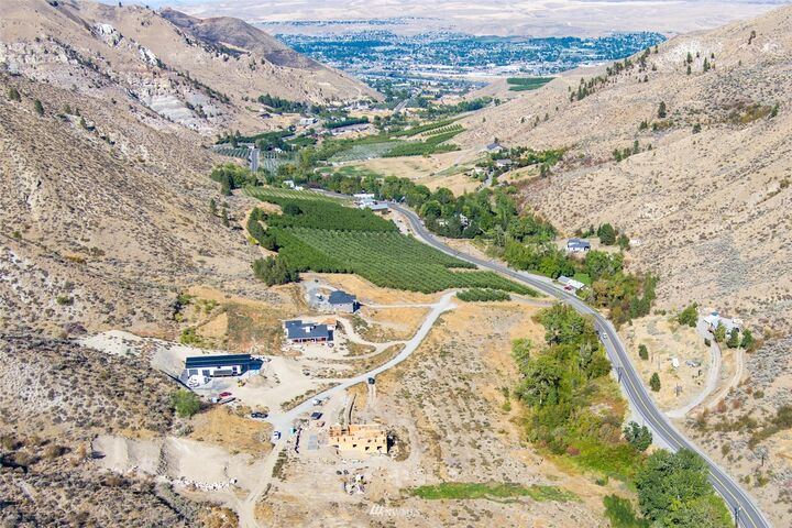 Property Photo: 224 Hillcreek Lane WA 98801