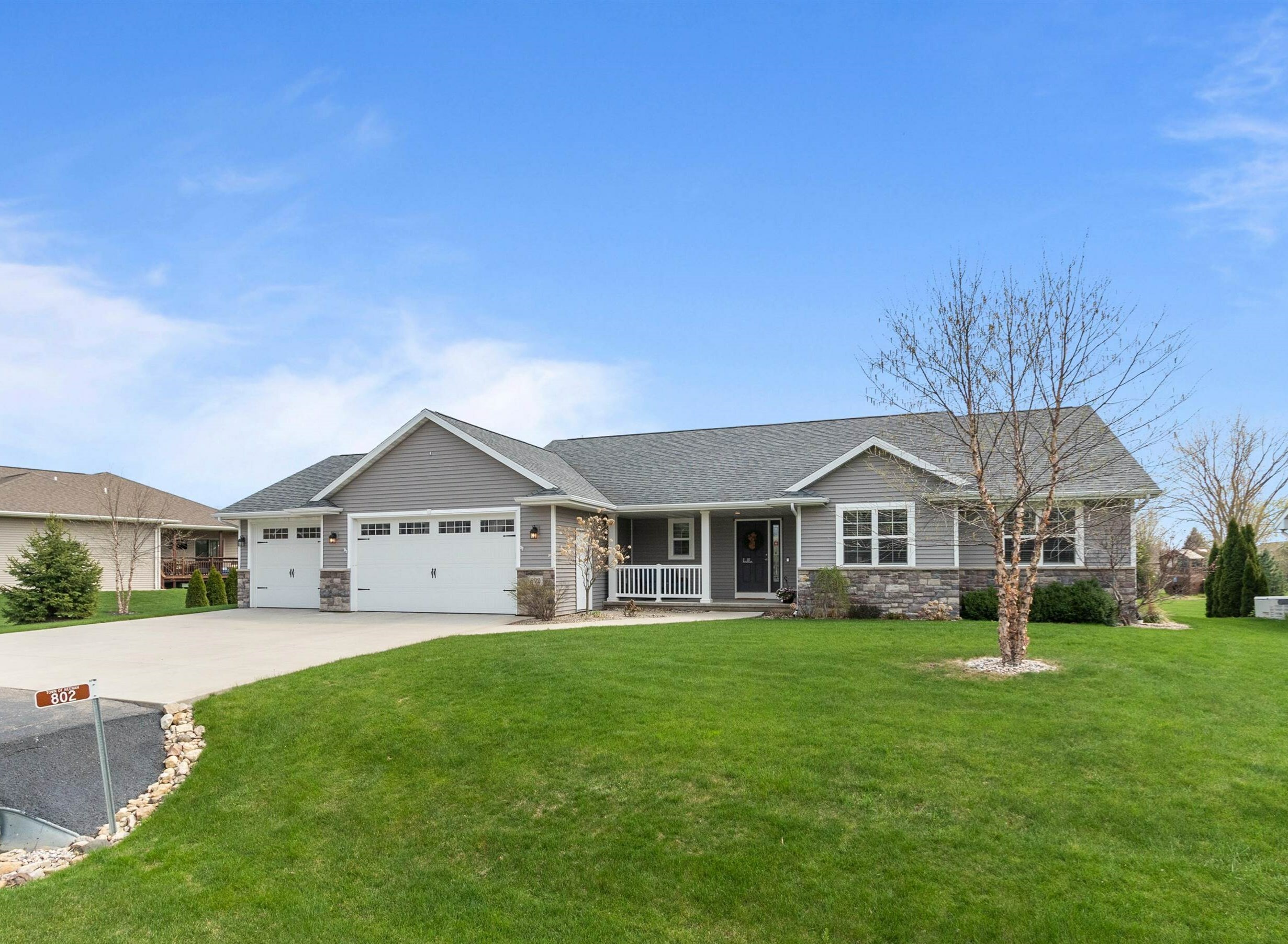 Property Photo: 802 Sundial Lane WI 54956-3574