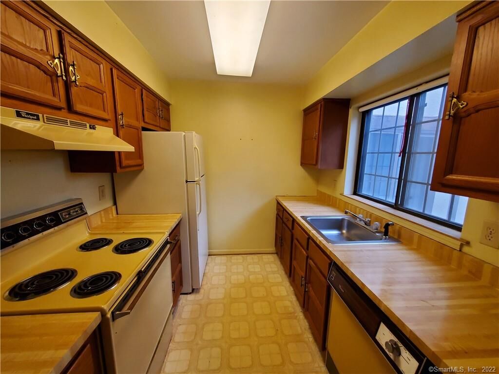 Property Photo:  329 Foxwood Lane 329  CT 06461 