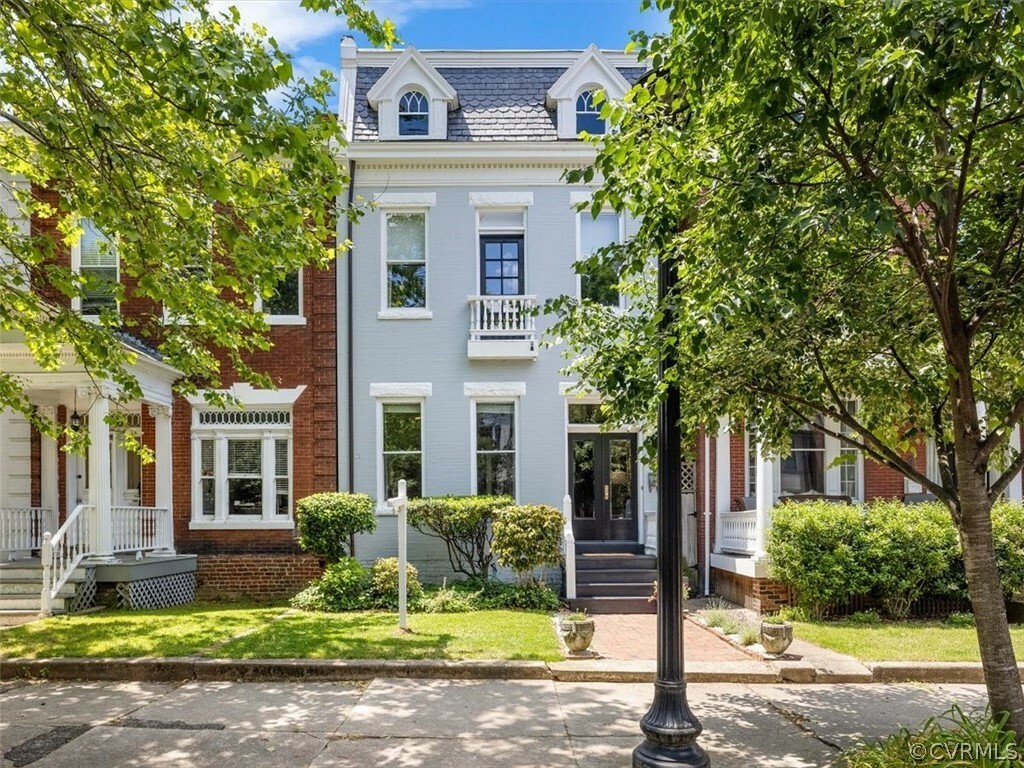 Property Photo: 2621 W Grace Street VA 23220
