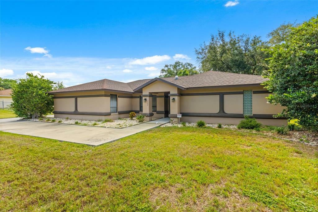 Property Photo:  5542 Elaine Drive  FL 33541 