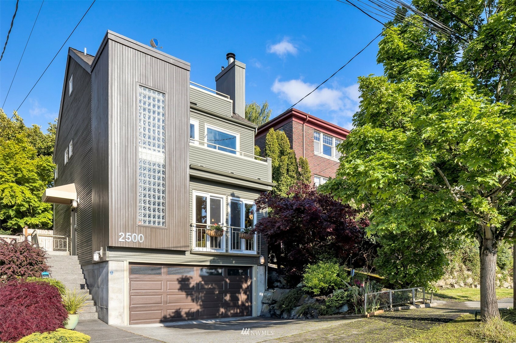 Property Photo:  2500 Yale Avenue E  WA 98102 