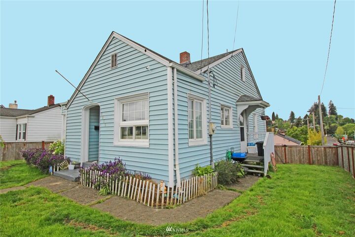 Property Photo:  1015  Rainier Avenue  WA 98312 