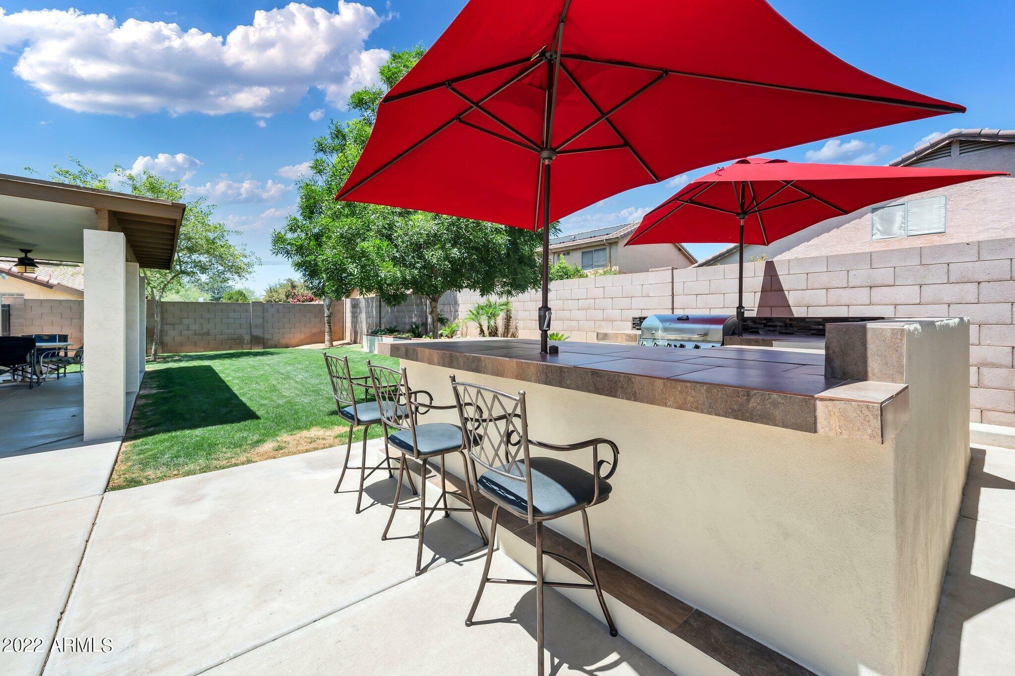 Property Photo: 10374 W Piccadilly Road AZ 85392
