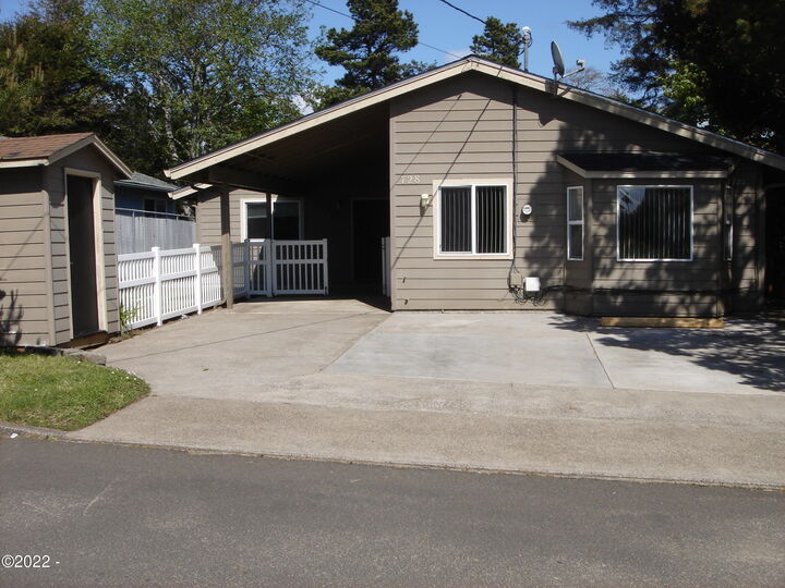 728 NE Avery Street  Newport OR 97365 photo