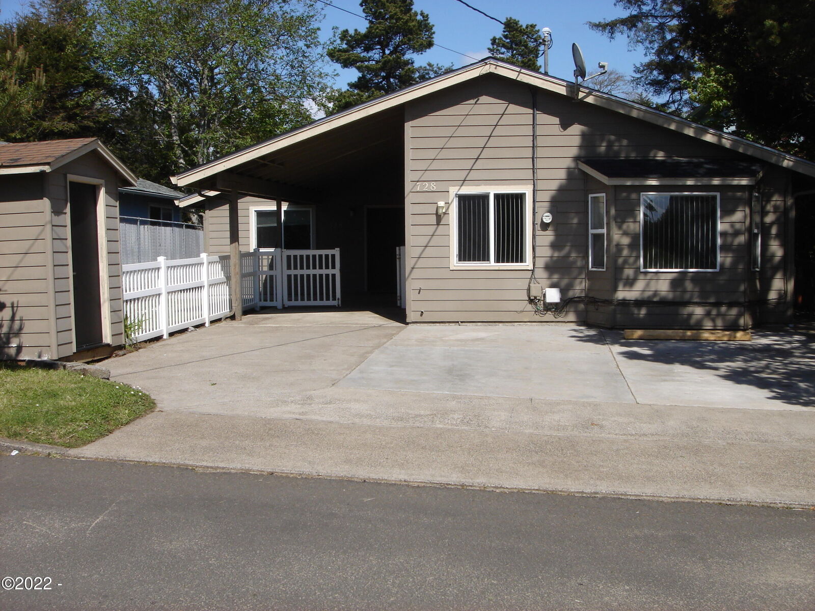 Property Photo:  728 NE Avery Street  OR 97365 