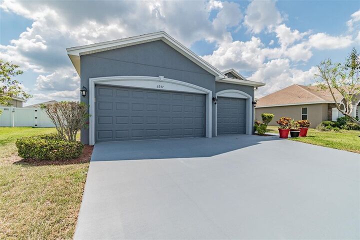 Property Photo: 6937 Bushnell Drive FL 33813