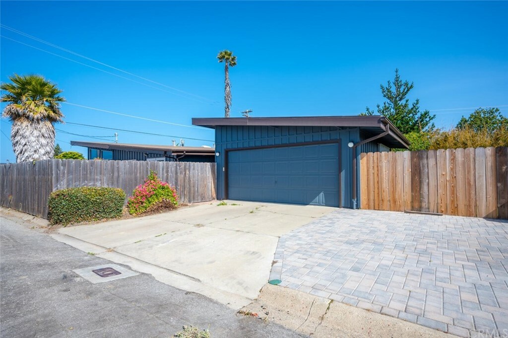 Property Photo:  3100 Coral Ave  CA 93442 