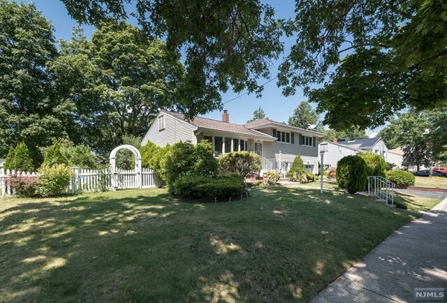 Property Photo:  160 Summit Avenue  NJ 07628 