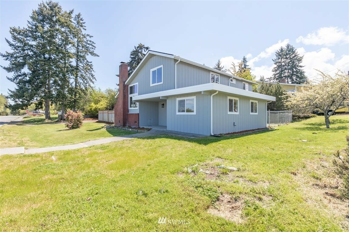 Property Photo:  332 E Viewcrest Avenue  WA 98362 