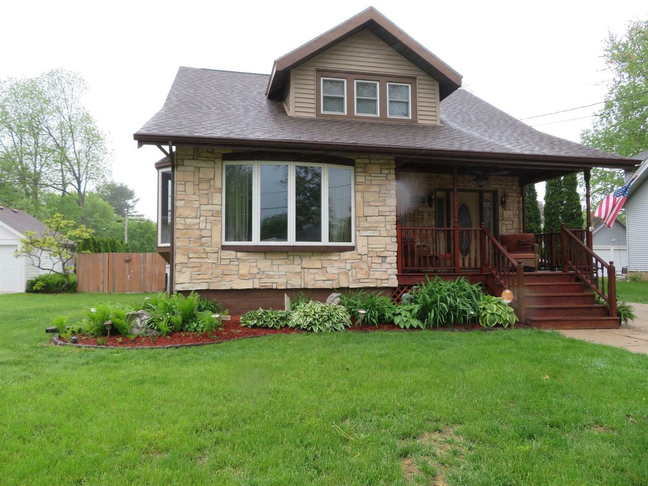 Property Photo:  833 Richardson St  WI 53545 