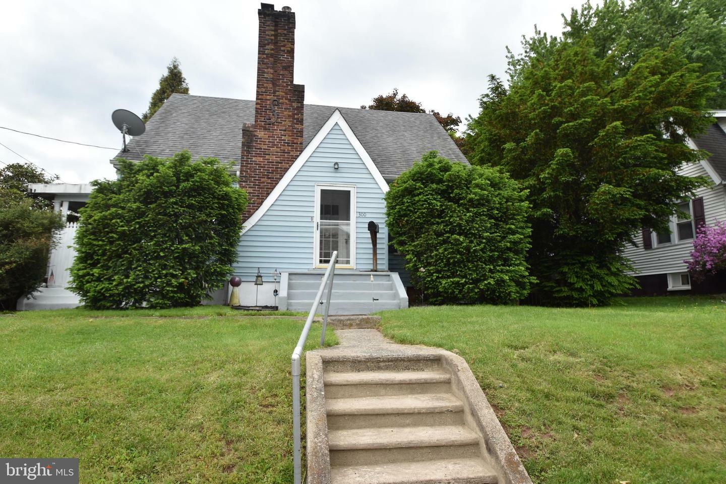 Property Photo:  300 Vine Street  PA 18944 