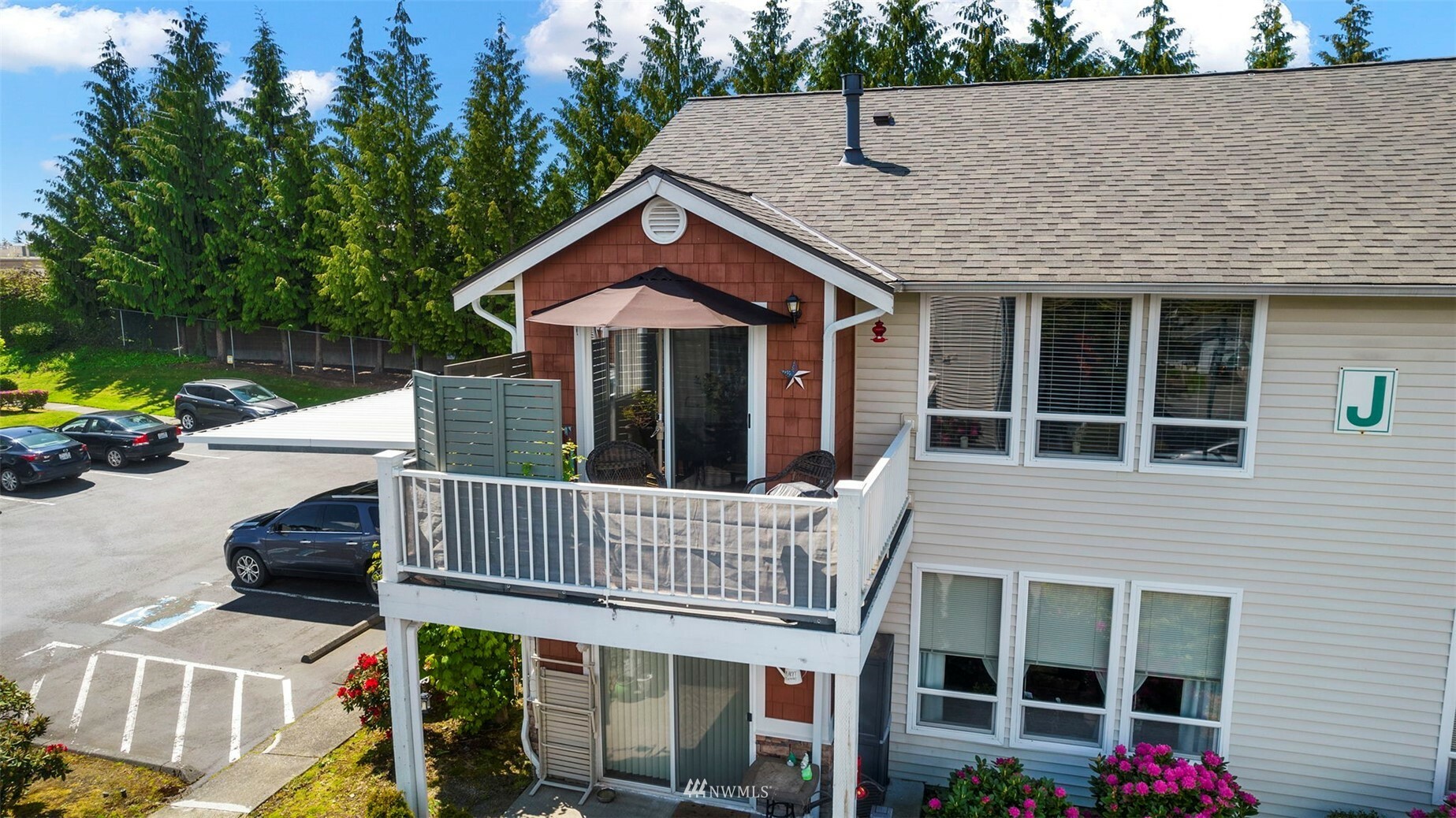 Property Photo:  800 96th Avenue NE J202  WA 98258 