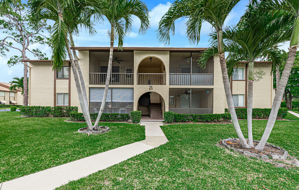 Property Photo: 217 Pine Hov Circle C-1 FL 33463