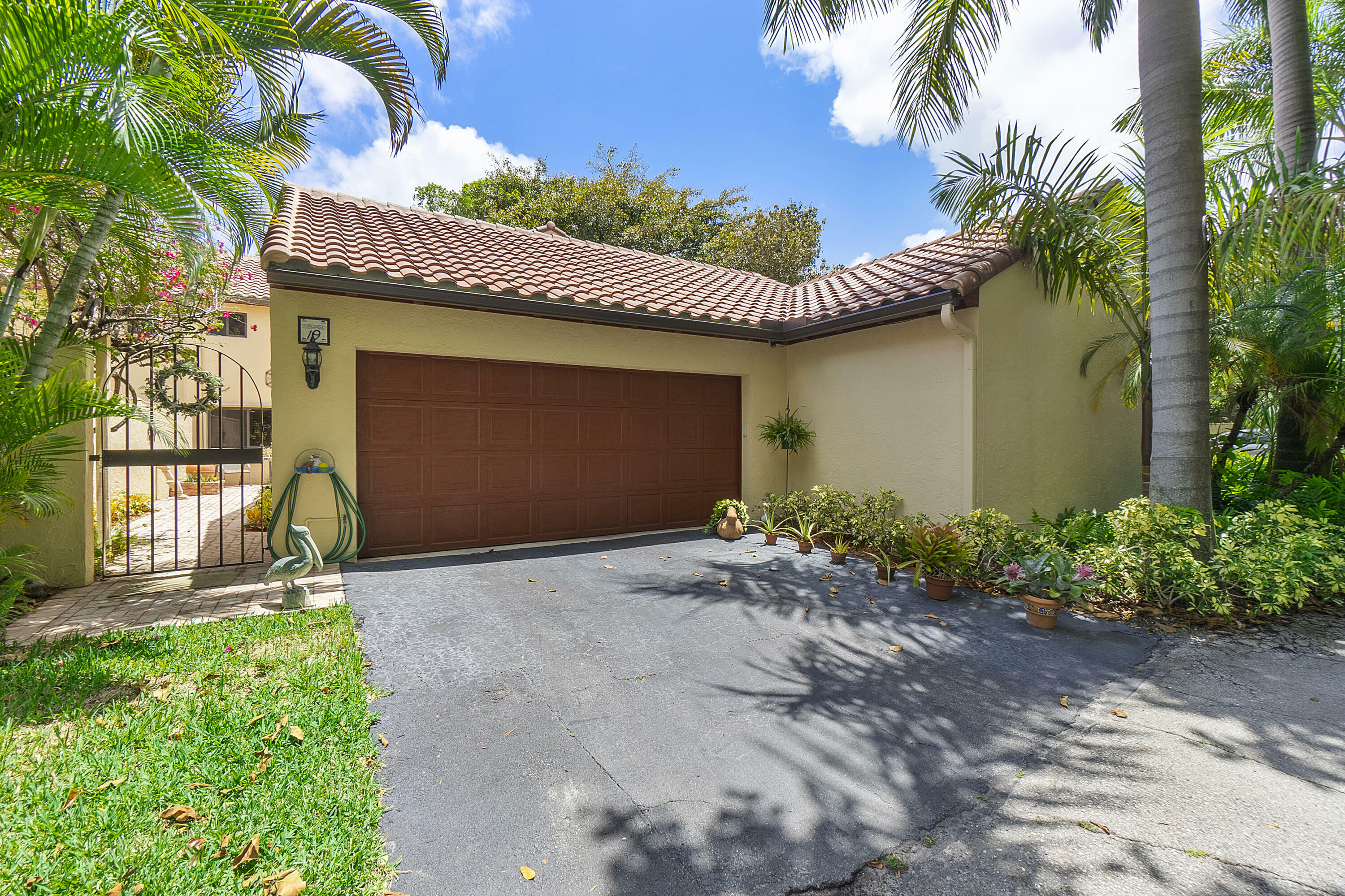 Property Photo: 19 Via Lago FL 33435