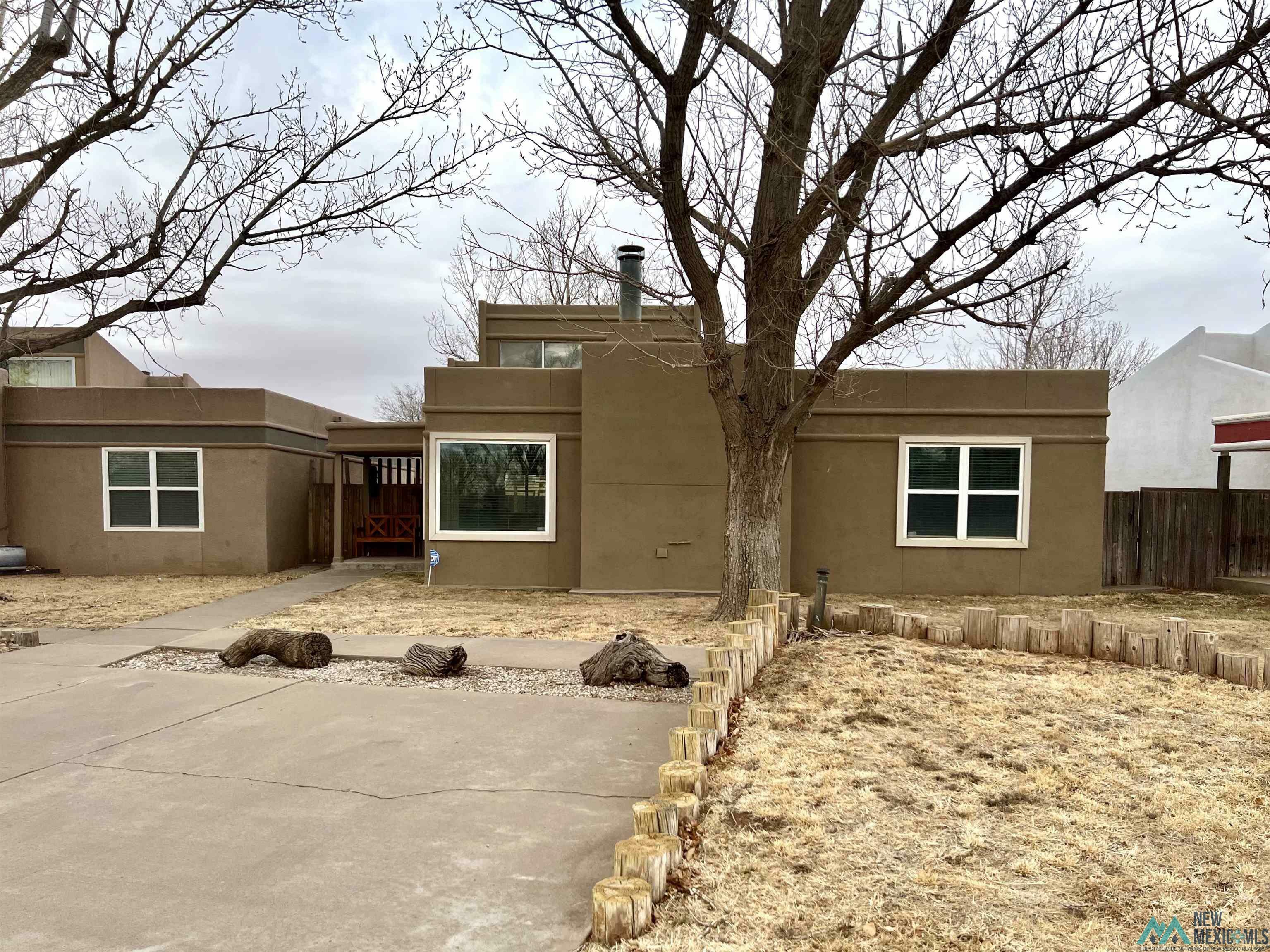 Property Photo: 1208 Colonial Parkway NM 88101