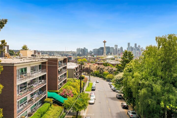 530 W Olympic Place 308  Seattle WA 98119 photo