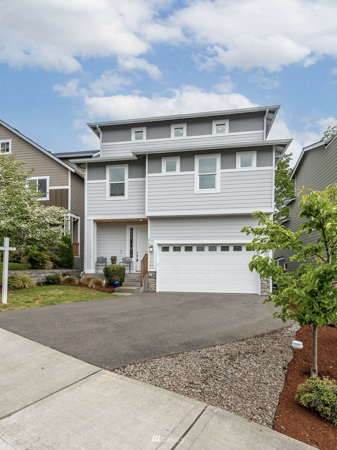 Property Photo:  2724 S 124th Lane  WA 98168 