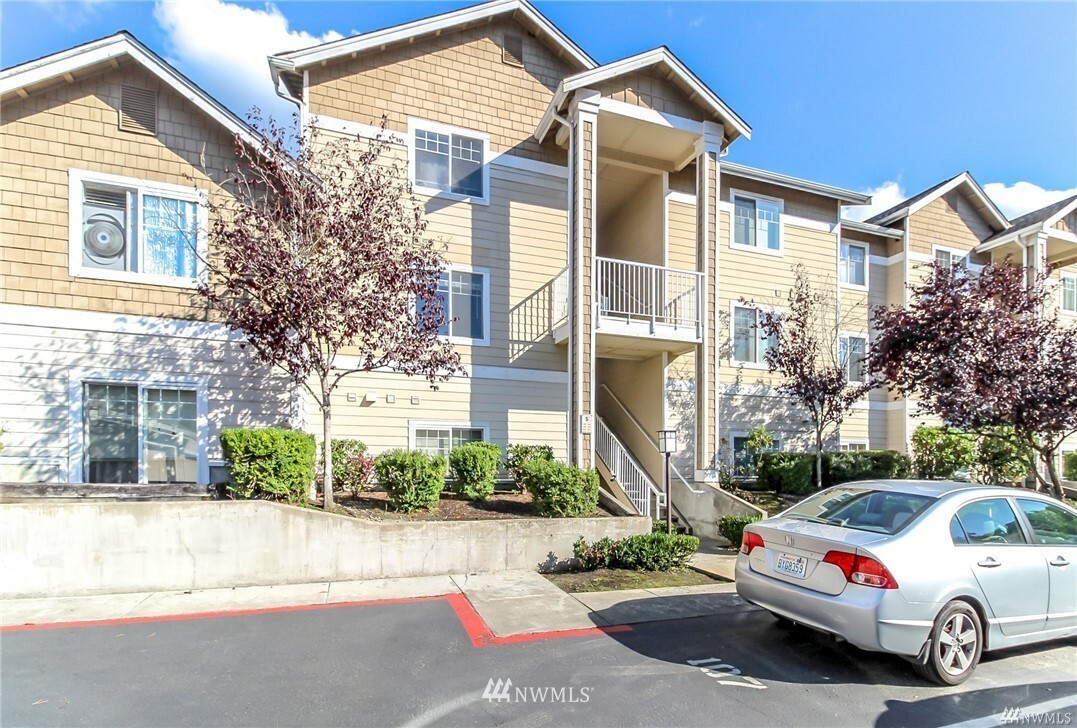 Property Photo: 15150 140th Way SE S-203 WA 98058