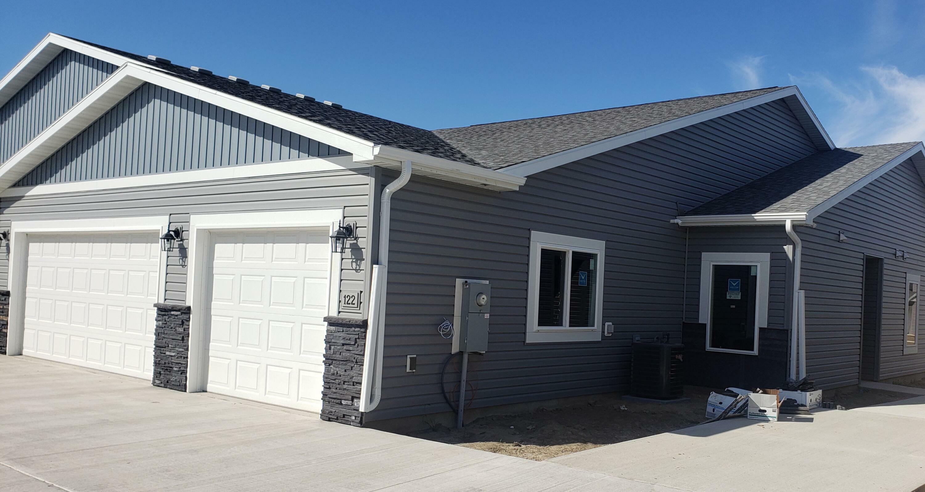 Property Photo:  122 Kenner Loop  ND 58504 