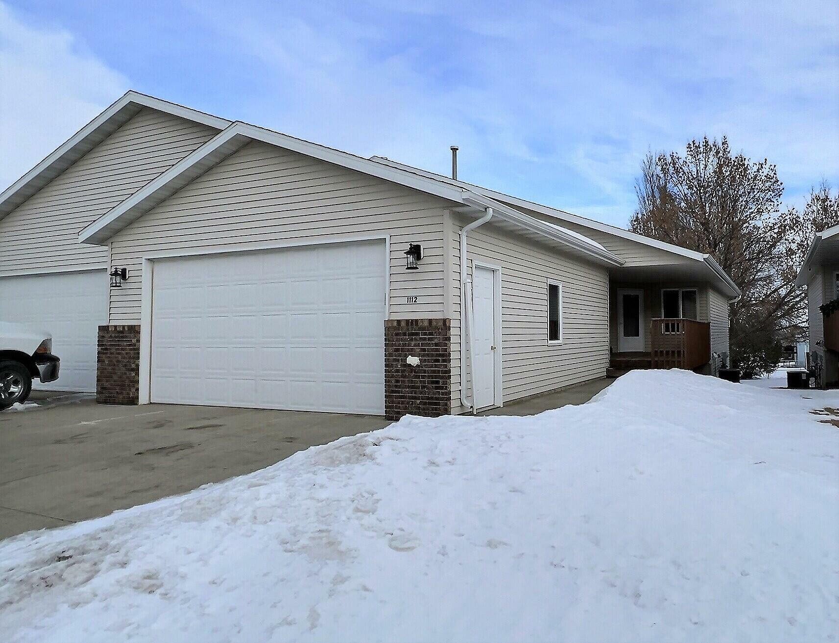 Property Photo:  1112 24th Street NW  ND 58554 