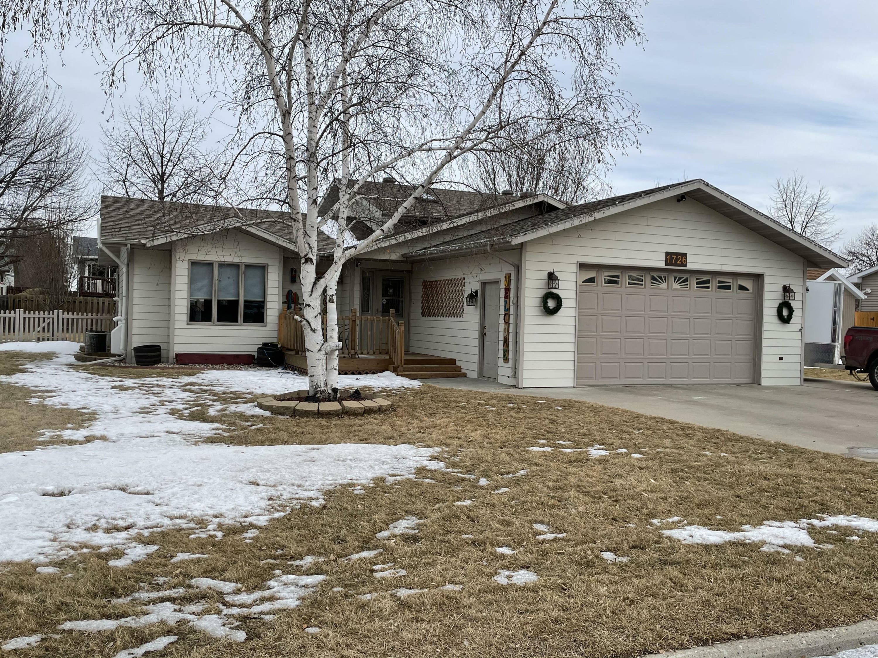 Property Photo:  1726 7th Avenue NE  ND 58401 