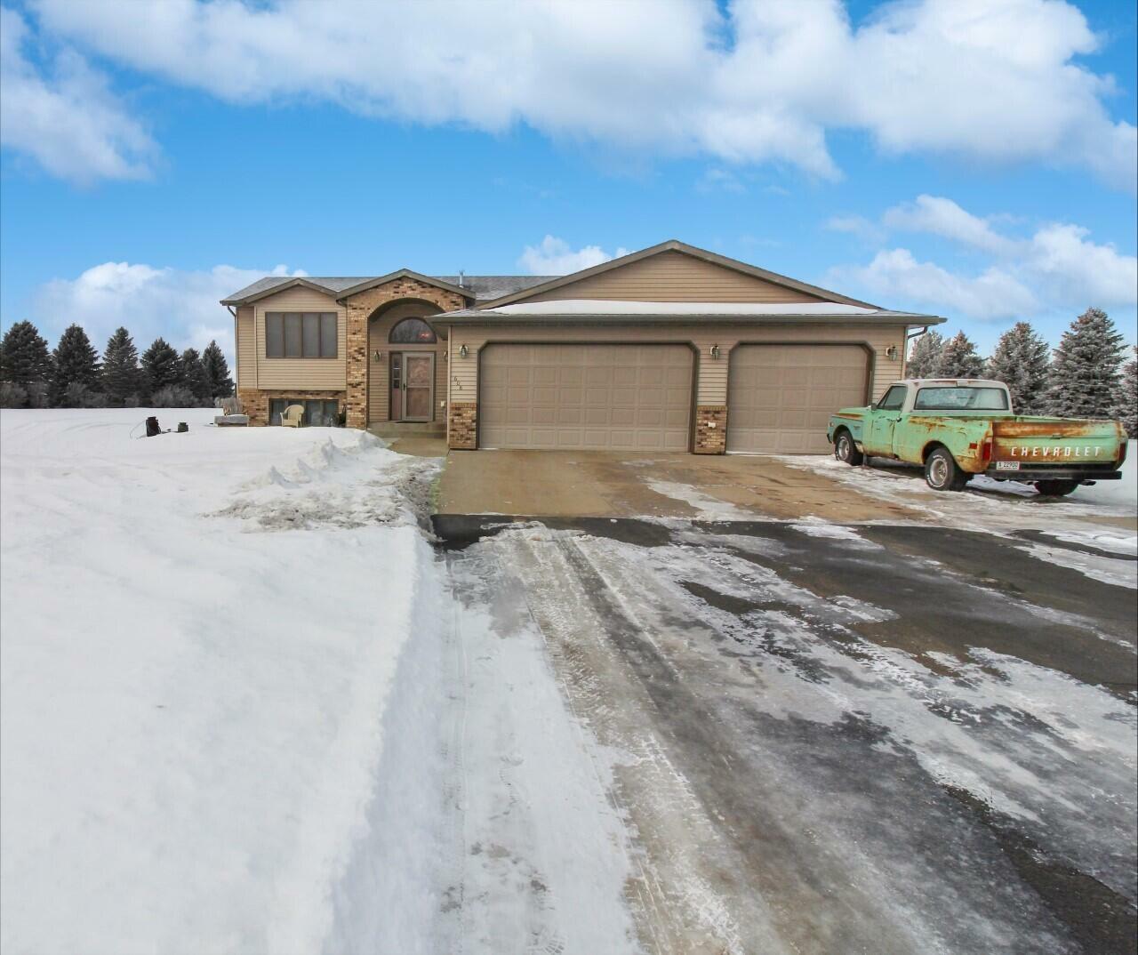 Property Photo:  608 Barston Lane SE  ND 58501 