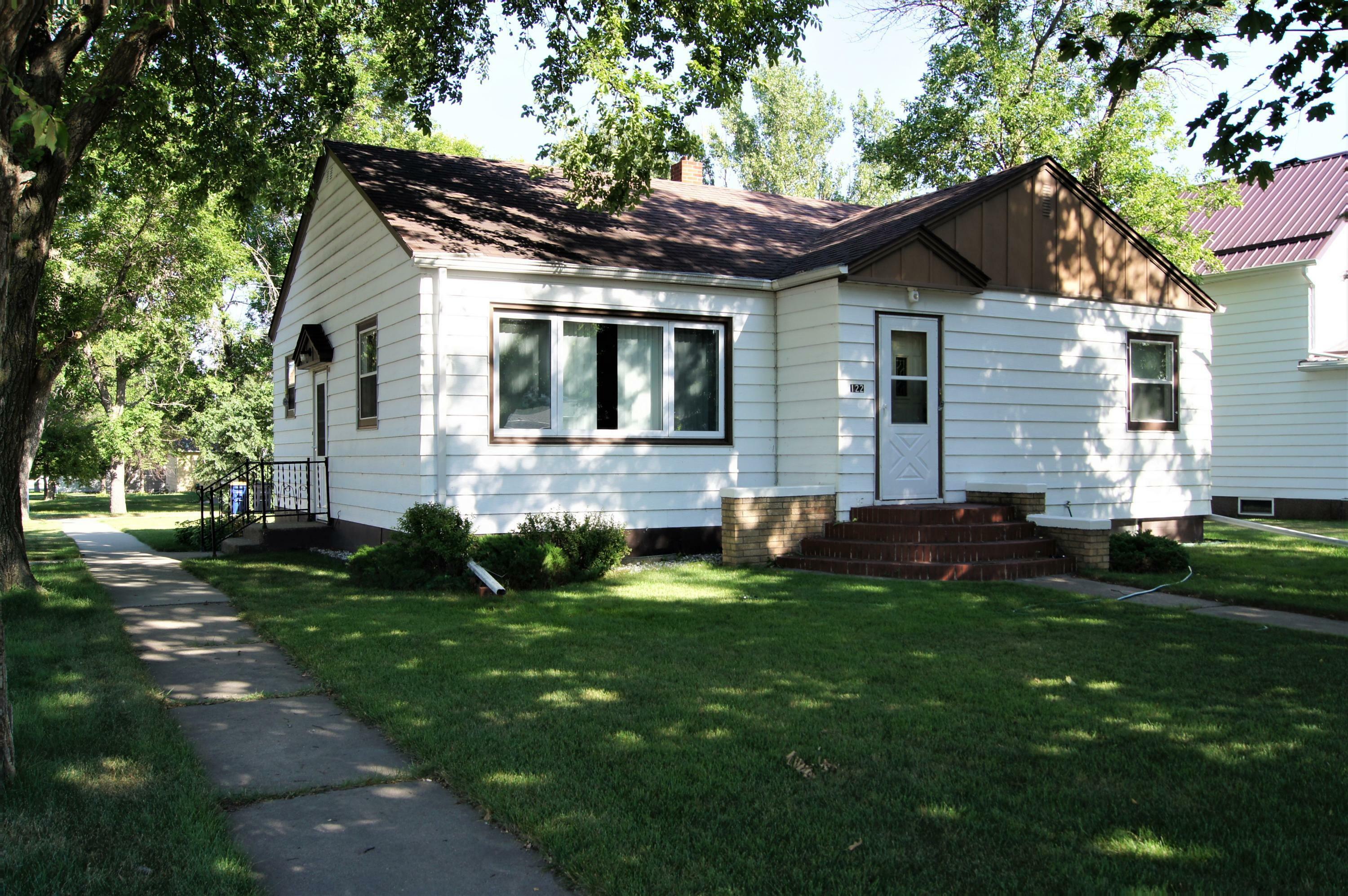 Property Photo:  122 2nd Street  ND 58433 