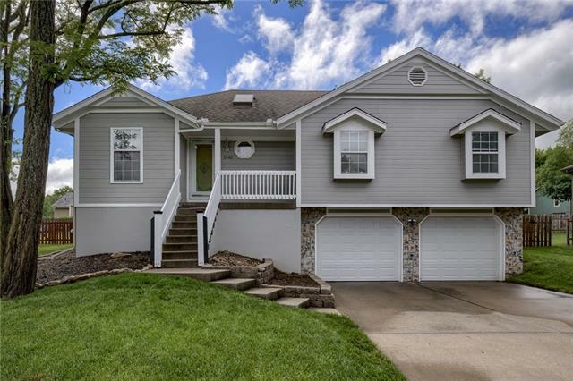 Property Photo: 1542 NE Stonewood Drive MO 64086