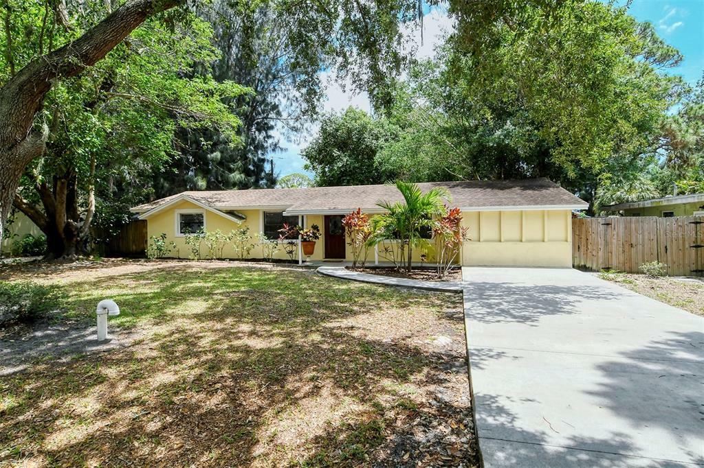 Property Photo:  2310 Bradford Street  FL 34231 