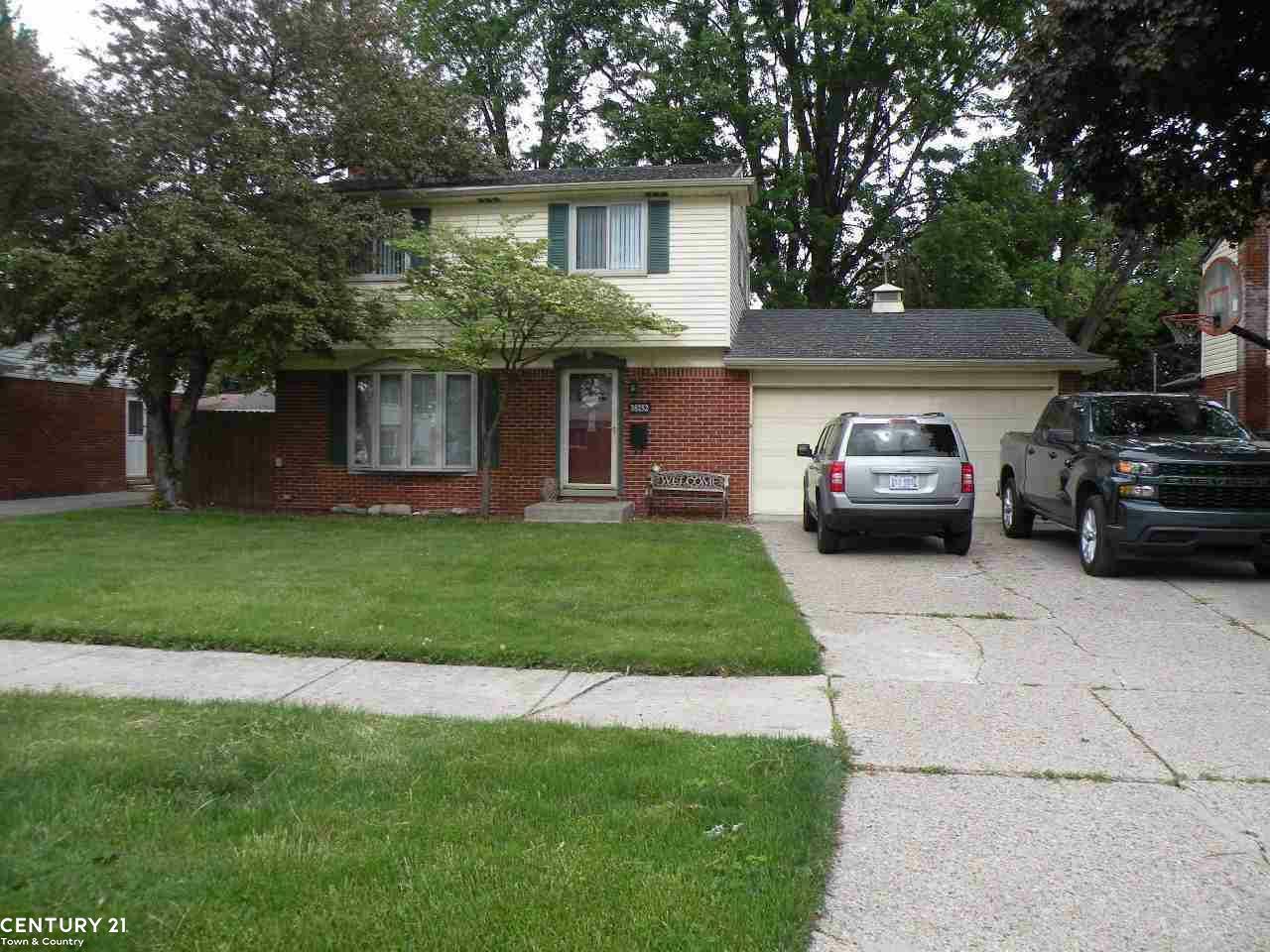 Property Photo:  38252 Tottenham  MI 48312 