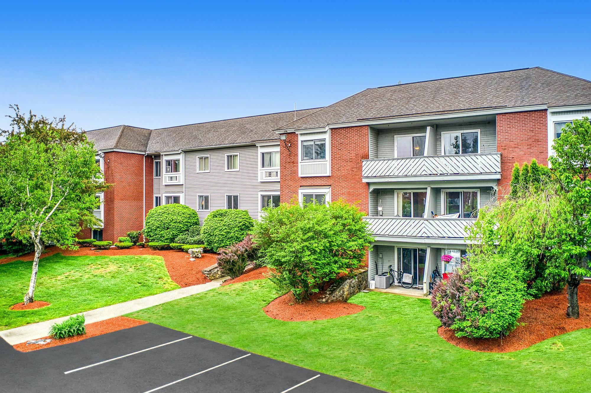 Property Photo: 113 Cluff Crossing Road 17 NH 03079