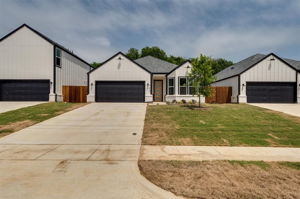 Property Photo:  610 N M L King Jr Boulevard  TX 75050 