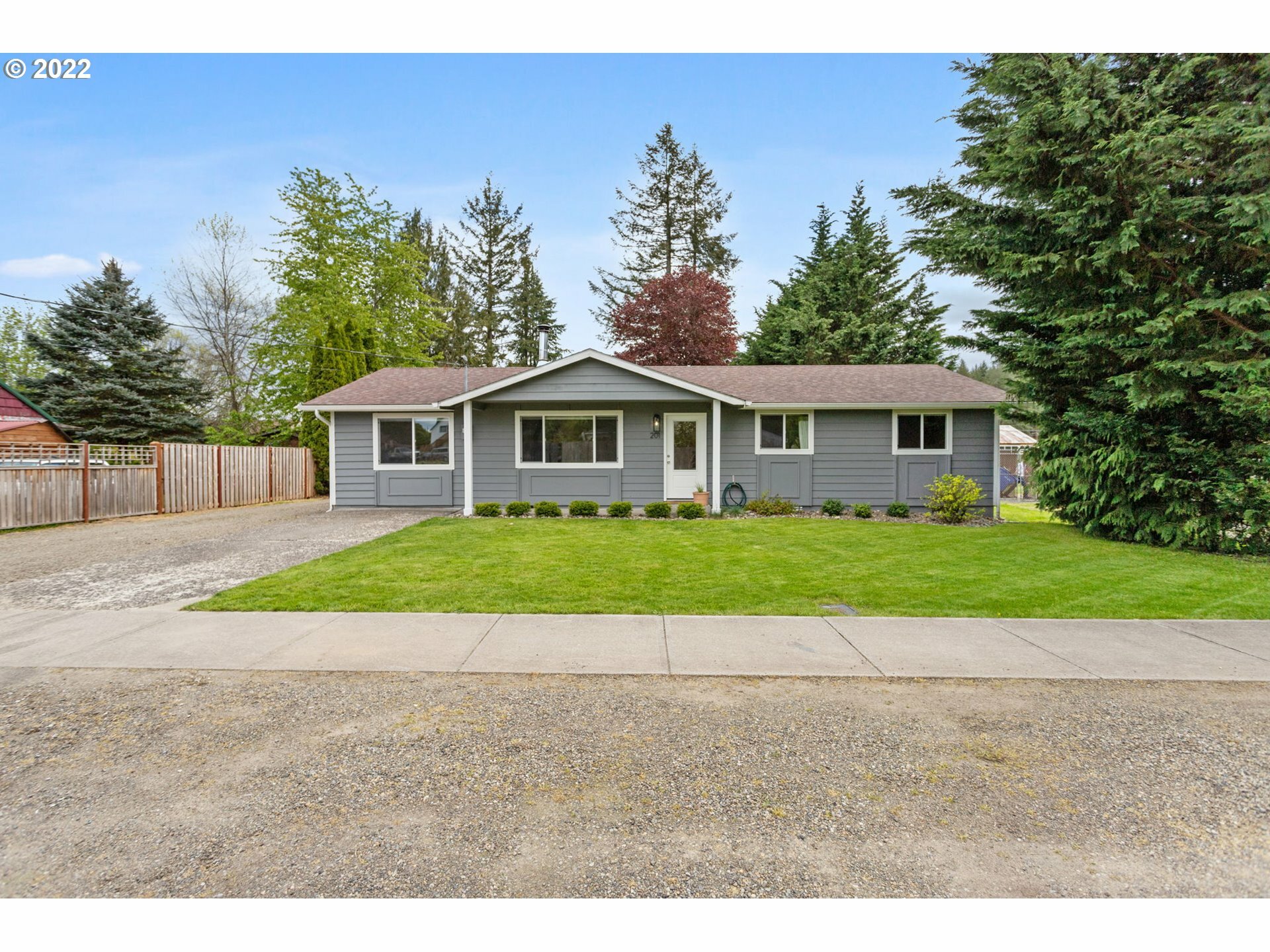 Property Photo: 201 W Wilson St WA 98675